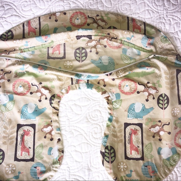 Boppy Nursing Pillow Cover -Zafari Animals - Picture 5 of 5